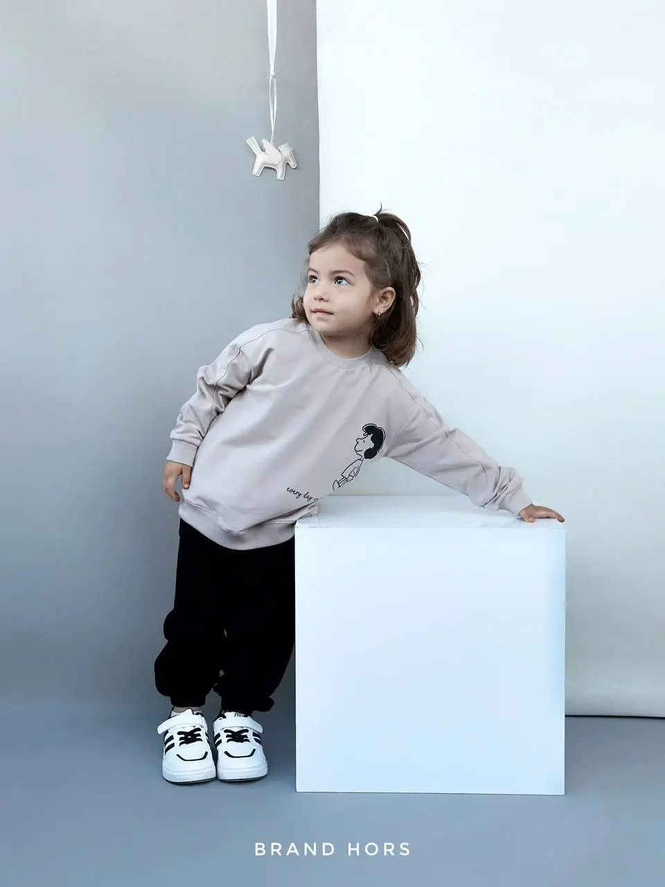 ست دخترانه طرح دخترک زمستانه سایز 35-50 کد 108