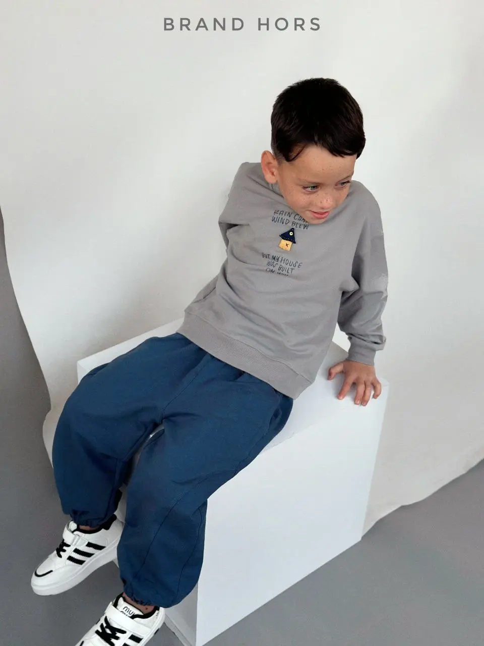 بلوز تک پسرانه طرح خانه رنگ طوسی زمستانه سایز 40-55 کد 119