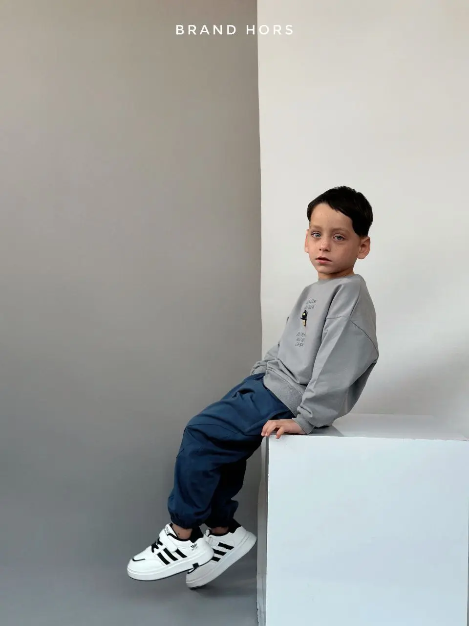 بلوز تک پسرانه طرح خانه رنگ طوسی زمستانه سایز 40-55 کد 119